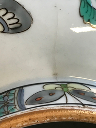 Une paire de vases couverts en porcelaine de style famille verte, Samson, Paris, 19&egrave;me